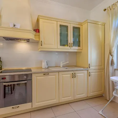 Beautiful In Tatil Evi Peroj