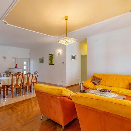 Holiday home Awesome In *