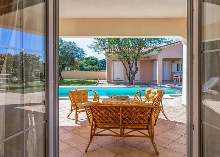 Ferienhaus Awesome In Peroj