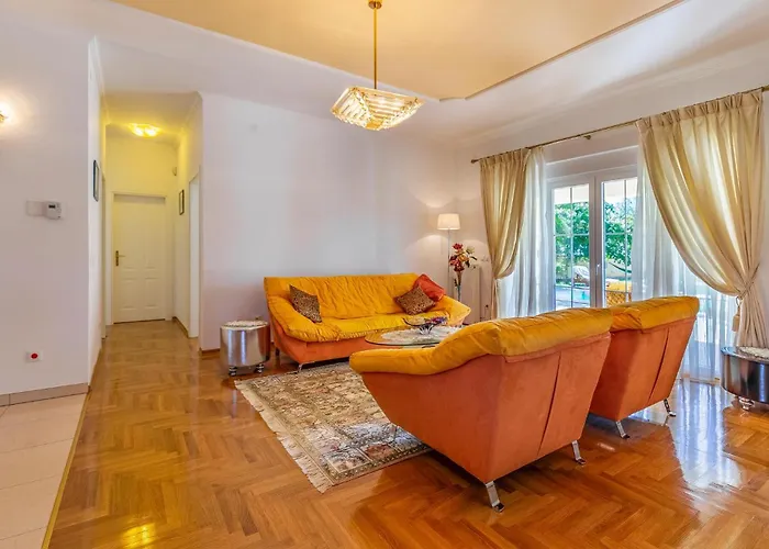 Ferienhaus Awesome In Peroj